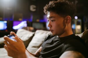 Game-playing apps that promise cash